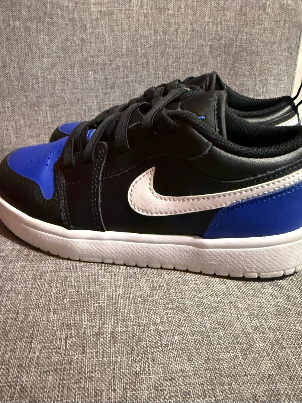 Nike Kids Black and Royal Blue Low-Top Sneakers